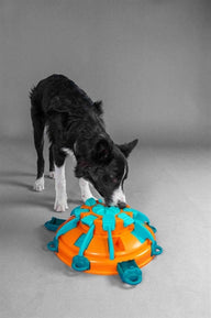 Nina Ottosson Tower Of Treats Oranje / Blauw 36X36X11 Cm